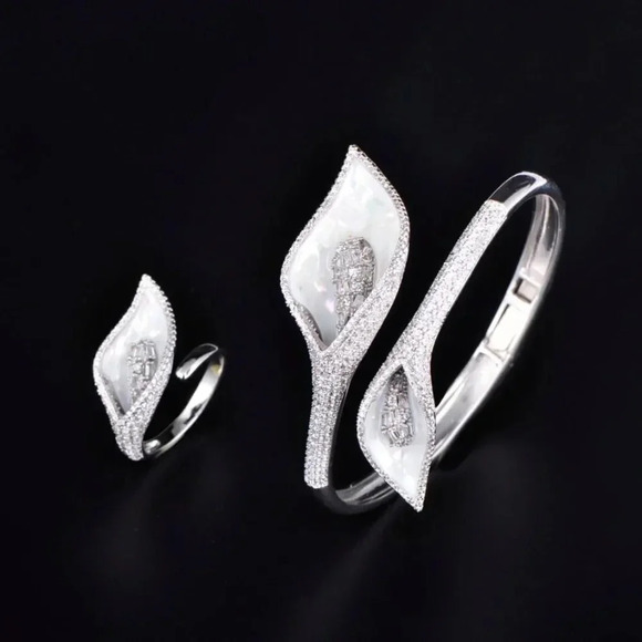 VQ Flower Bracelet and Ring Set - Picture 1 of 3
